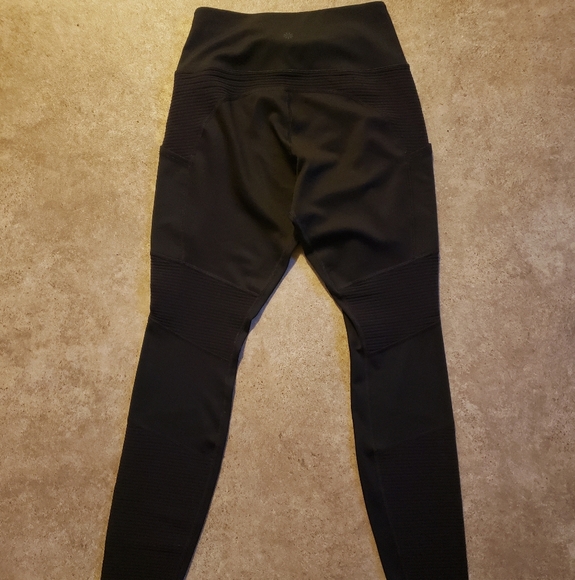 Athleta Women's Rainier High Rise Leggings - Size XS - Picture 4 of 4